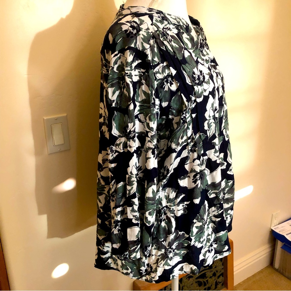 Beautiful Navy and Olive Plus Size Fun2Fun Business Blouse- NWT - Picture 2 of 6